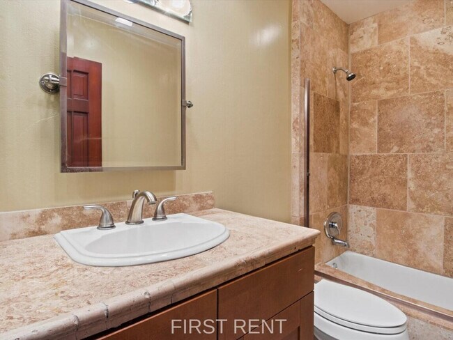 Building Photo - 8642 Villa La Jolla Dr