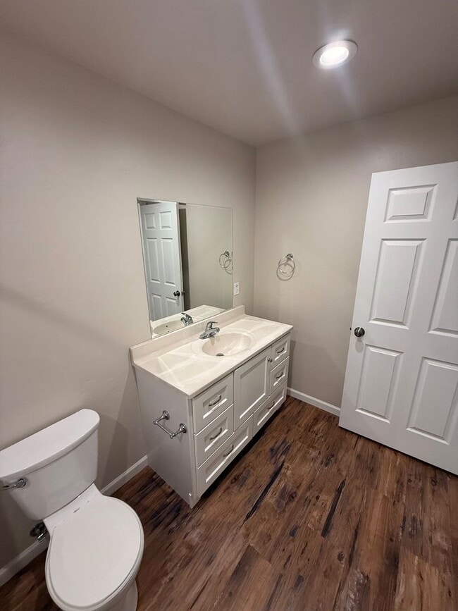 Building Photo - Spacious 3 Bedroom, 2 Bath Home with Garage & Fenced Yard!