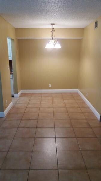 Building Photo - 2947 Riverside Dr