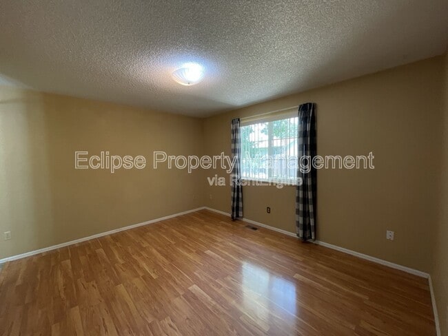 Building Photo - 626 Meadowood St