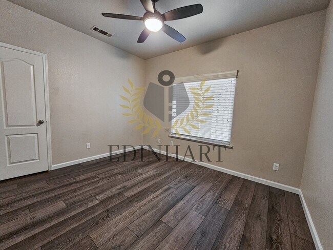 Building Photo - 448 W Serena Ave
