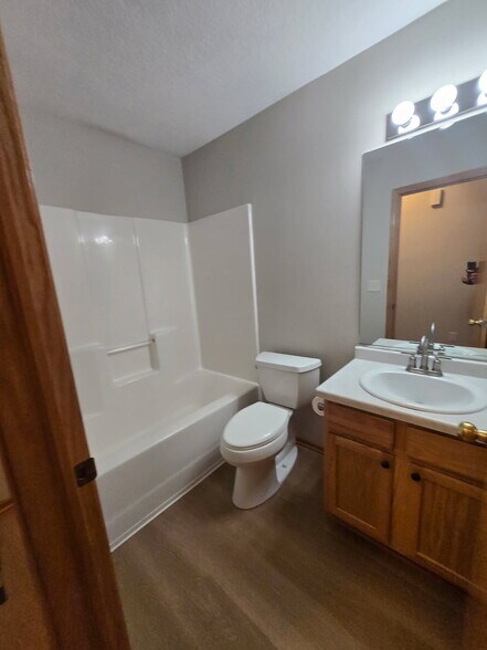 Building Photo - 950 67th St