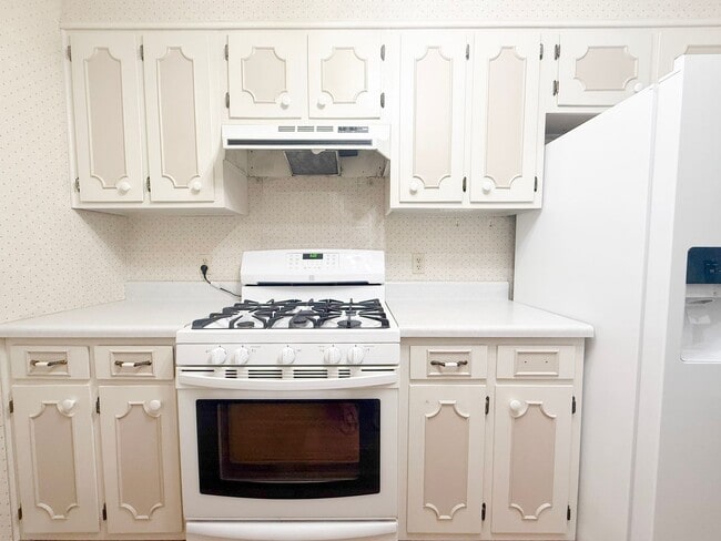 Building Photo - Spacious 3-Bedroom Home with Screened Porch, 2-Car Garage + Workshop