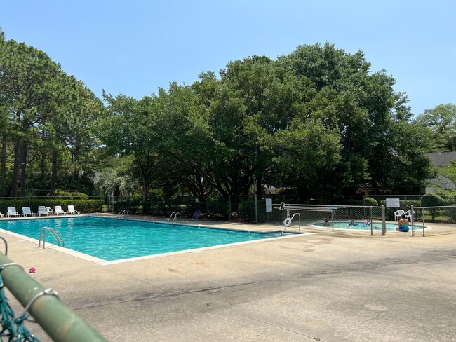 Building Photo - RENT SPECIAL! Just painted, modern gray! C...