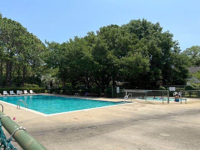 Building Photo - RENT SPECIAL! Just painted, modern gray! Charming end unit town home in Stones Throw. Walking dis...