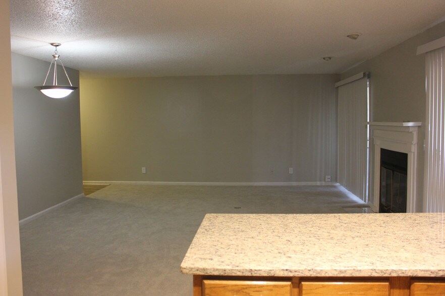 Building Photo - 35 Devon Ln