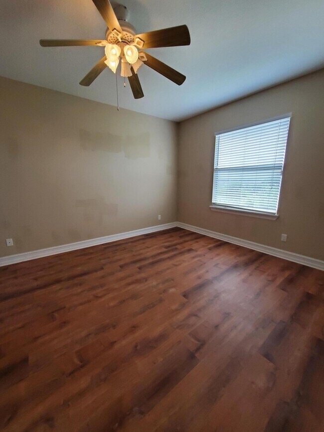 Building Photo - 1045 Venetian Dr