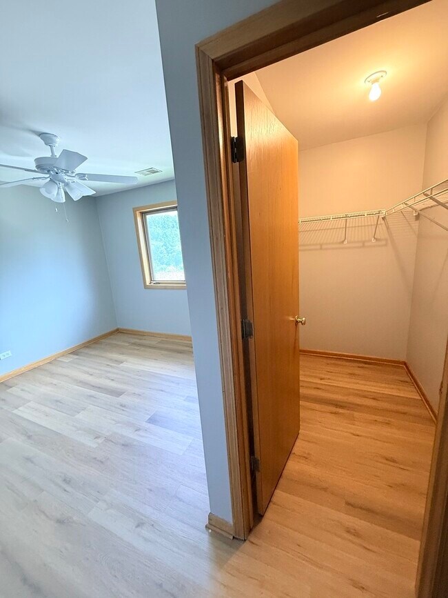 Building Photo - 5150 Shadow Creek Dr