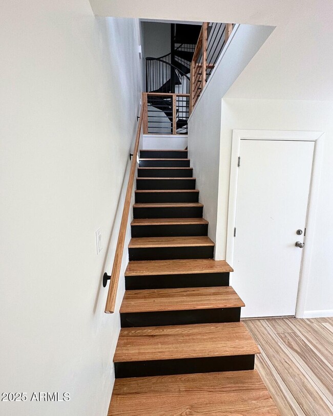 Building Photo - 1345 S Owl Dr