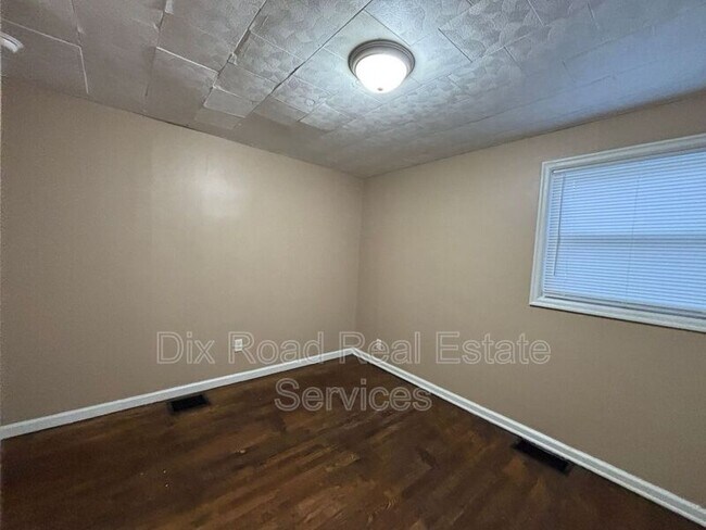 Building Photo - 636 Wampler Ave