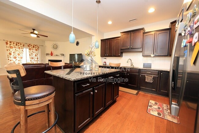 Building Photo - 2422 Memory Ridge Drive