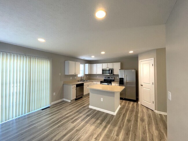 Building Photo - 5580 Crystal Falls St