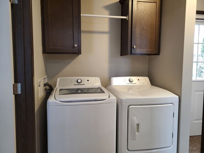 Building Photo - 61 Meadowlark Ln