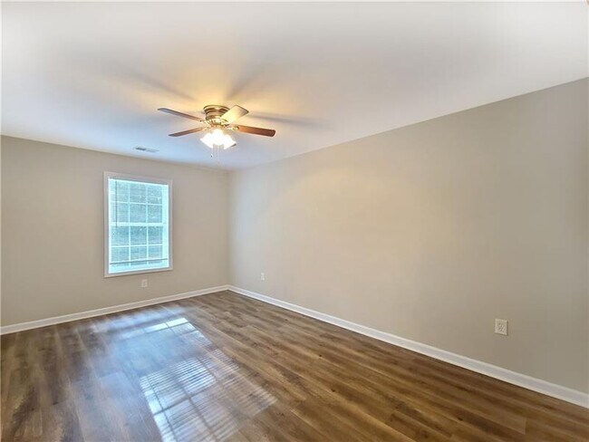 Building Photo - 140 Brook Cir SE