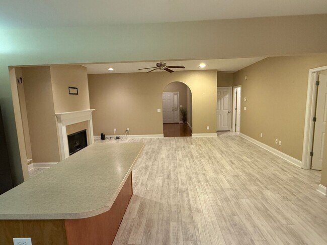 Building Photo - Chelsea Park - One Level 2 Bedroom on a Cu...