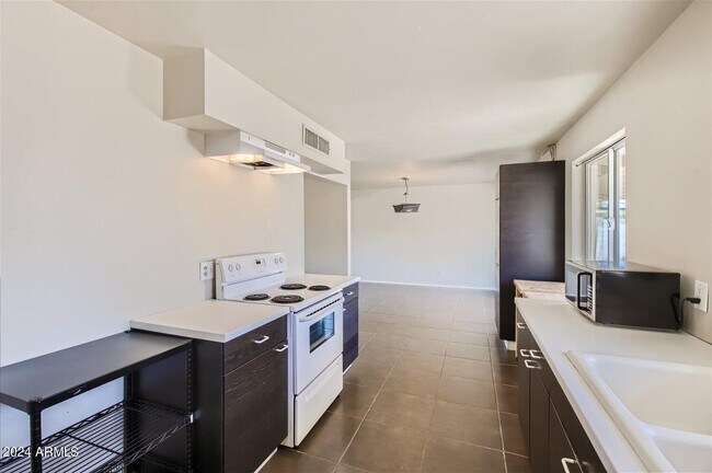 Building Photo - 3213 N 63rd Pl