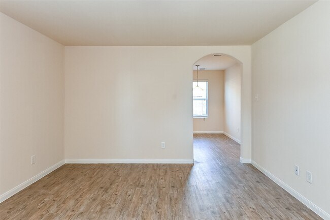 Building Photo - 4218 Silver Ranch Rd