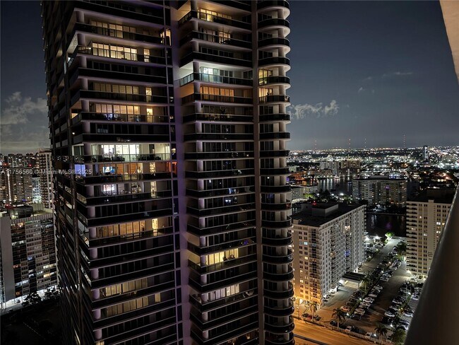 Building Photo - 1830 S Ocean Dr