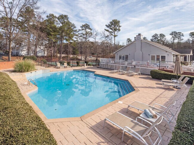 Building Photo - 808 Chase Ridge Dr