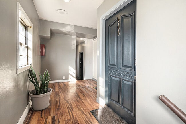 Building Photo - 3512 Dodge St