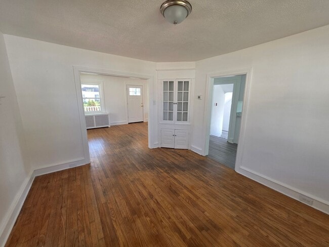 Building Photo - 19 Champlain Ave