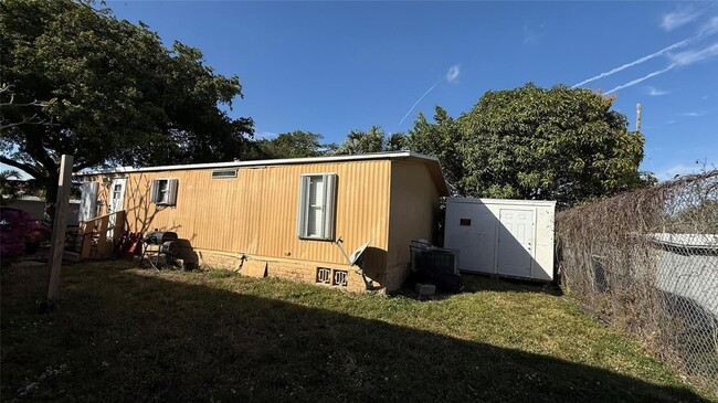 Primary Photo - 5040 SW 30th Ave