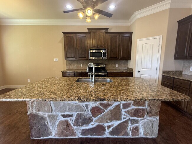 Building Photo - 9804 Houston Dr