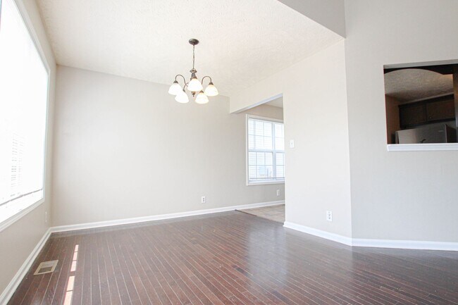 Building Photo - Pet Friendly Three Bedroom!