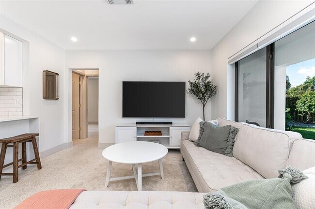 Building Photo - 1604 NE 16th Ave