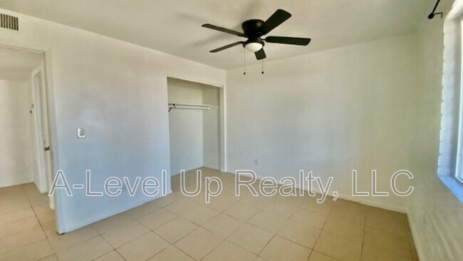 Building Photo - 1025 S Santa Rita Ave