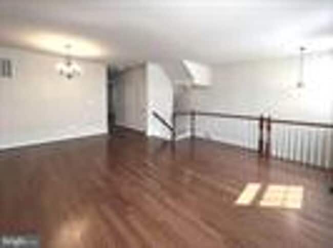 Building Photo - Beautiful 3bd 2/2bths town home in Summerfield Village!