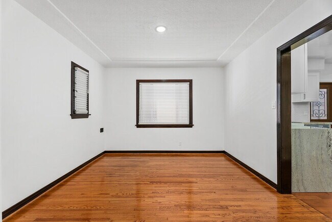 Building Photo - 76 Roycroft Ave