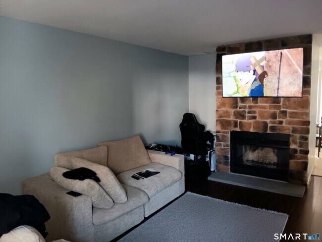 Building Photo - 585 Park Rd