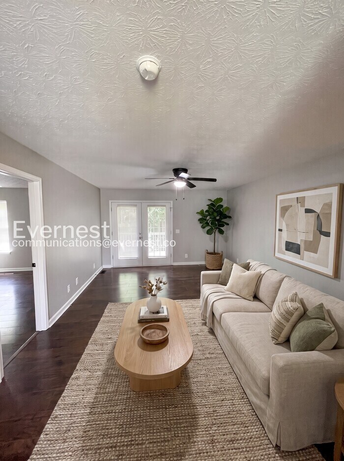 Building Photo - 636 Laramie Dr