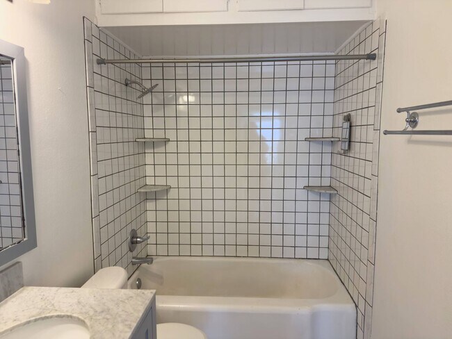 Building Photo - Adorable 3 bed 2 bath home in Brook Village!