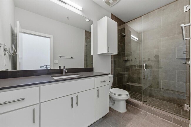 Building Photo - 2002 E 7th St