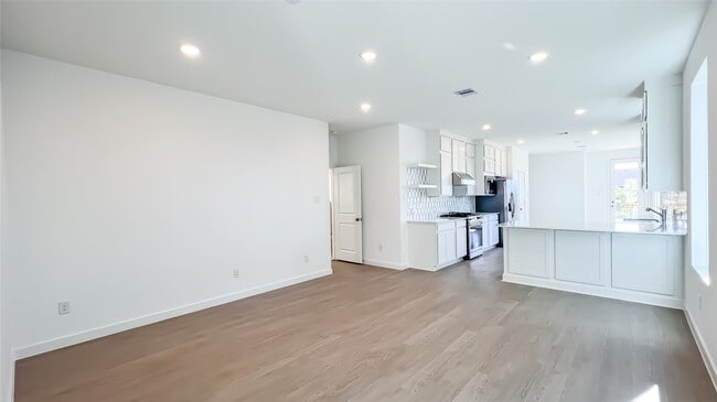 Building Photo - 27043 Blue Pool Dr