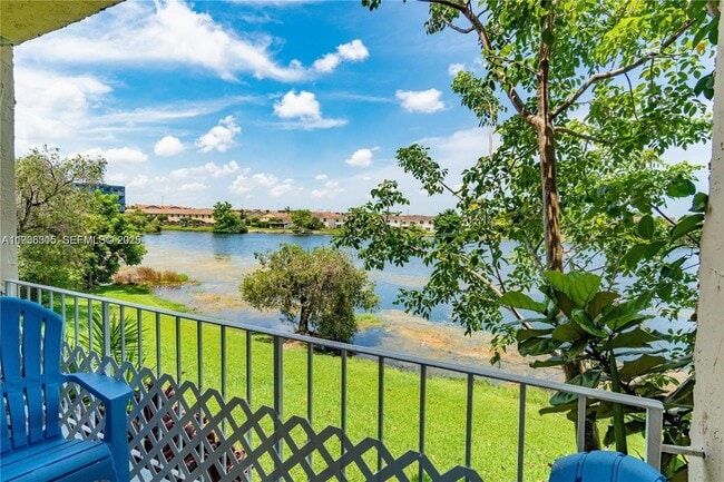 Building Photo - 9363 Fontainebleau Blvd