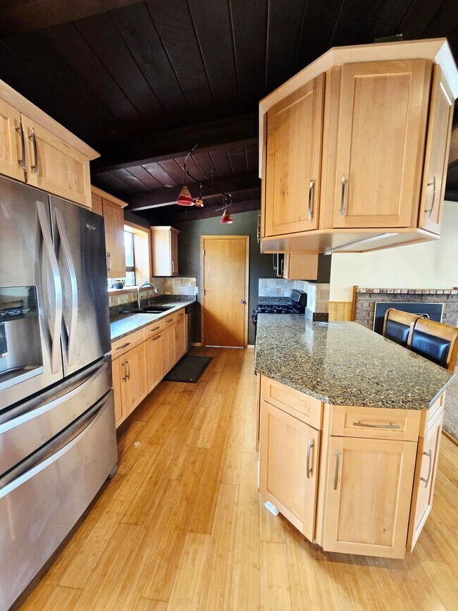 Building Photo - Single Family Home in Mckinleyville!