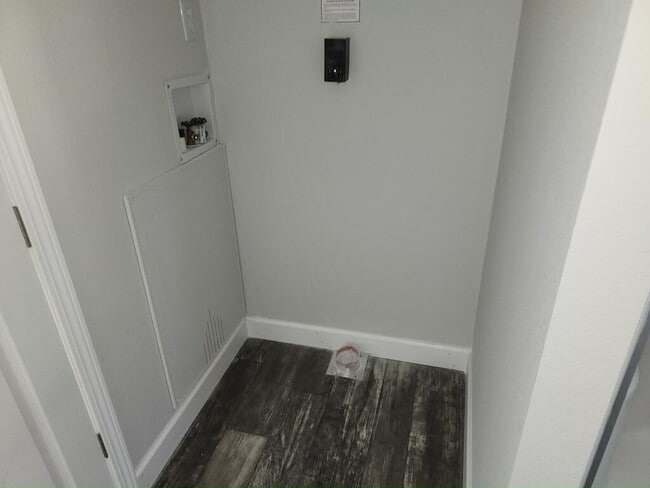 Building Photo - 43 Lake Griffin Dr