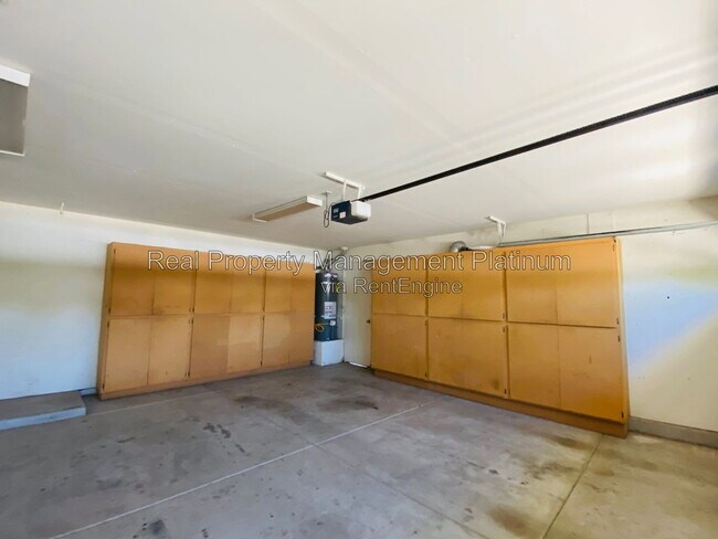Building Photo - 7115 N Cecelia Ave