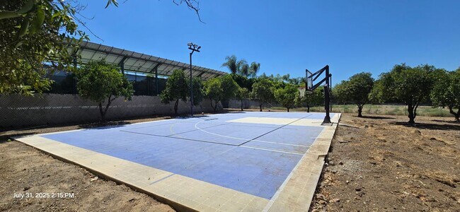 Building Photo - 3024 Sonrisa Dr