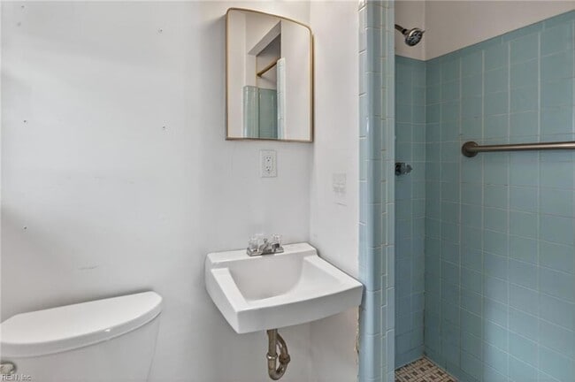 Building Photo - 2017 Lisbon Rd