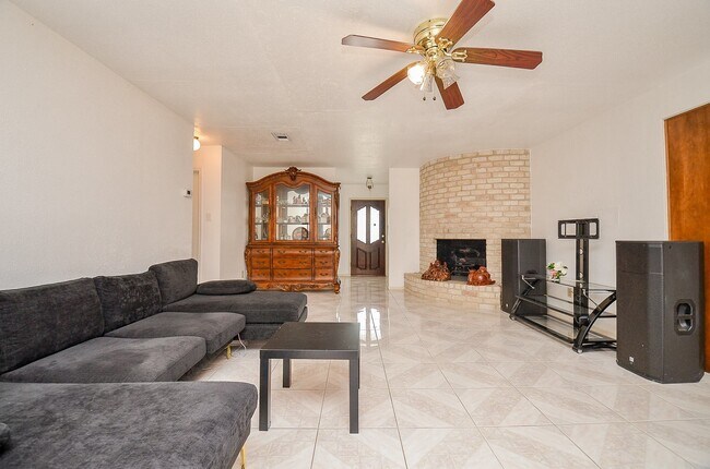 Building Photo - 1506 Wilshire Park Dr