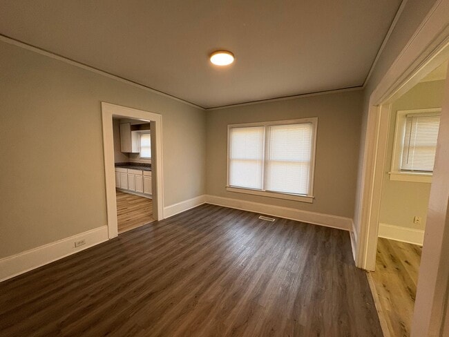 Building Photo - 2bed/1bath House $1295 GSO!