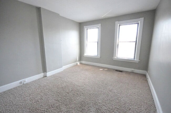 Building Photo - 495 S Lazelle St