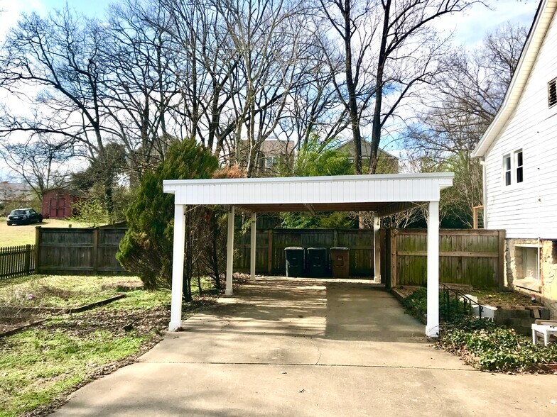 Building Photo - 1520 Riverside Dr