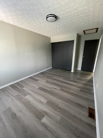 Building Photo - 3828 Longton Dr
