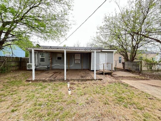 Building Photo - 2 Bed 1 Bath