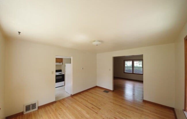 Building Photo - Sparks Street Duplex